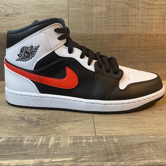 Jordan 1 Mid ‘Chile Red’ - Picture 2 of 7